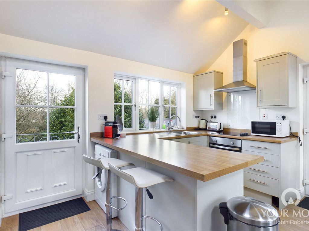 2 bed flat to rent in Clifford Hill, Little Houghton, Northampton NN7