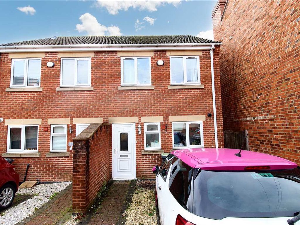 3 bed semidetached house to rent in Baldwin Street, Newthorpe