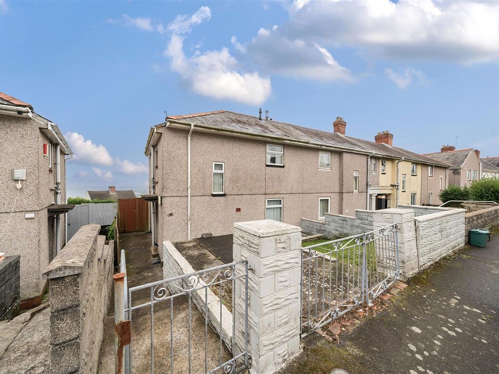 3 bed end terrace house for sale in Merlin Crescent, Townhill, Swansea