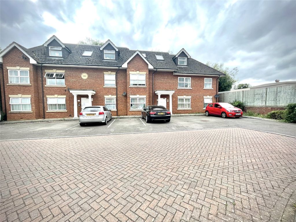2 bed flat for sale in Waters Reach, Blackamoor Lane, Maidenhead, Berkshire SL6 Zoopla