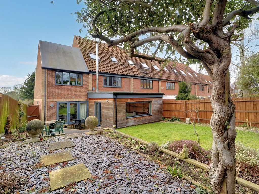 5 bed end terrace house for sale in Armstrong Close, Newmarket CB8 Zoopla