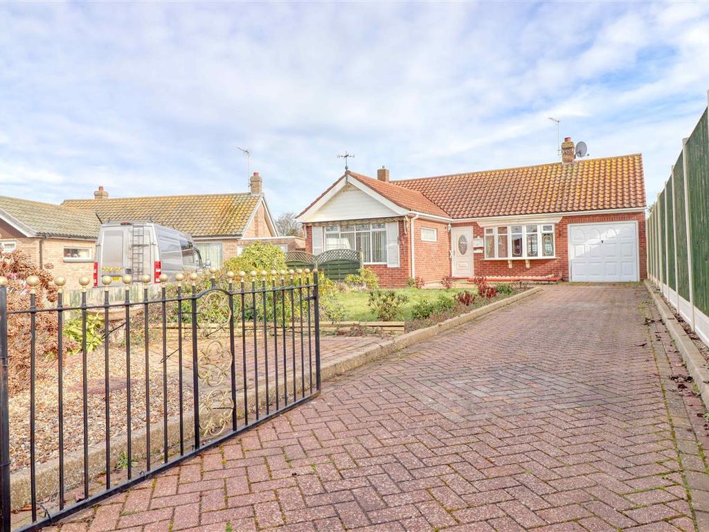 2 bed bungalow for sale in Broadmere Close, HollandOnSea, ClactonOn