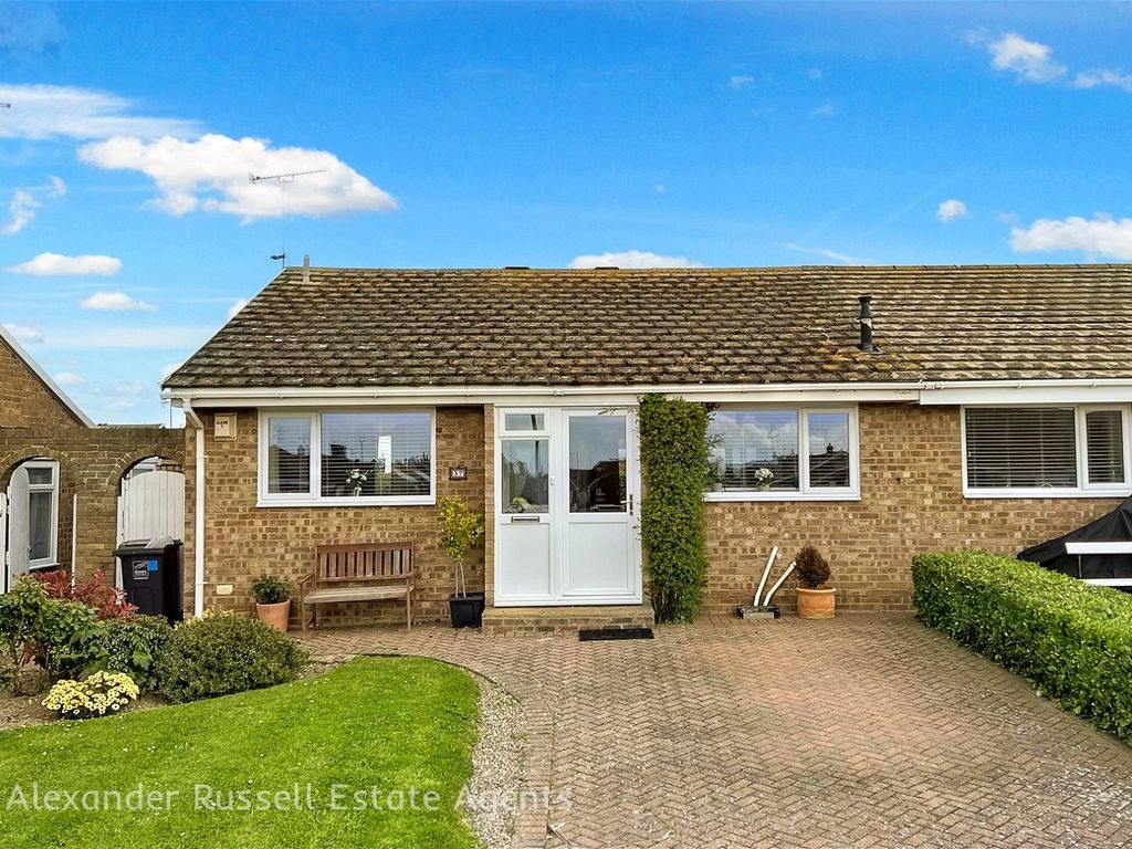 2 bed semidetached bungalow for sale in Harbledown Gardens, Palm Bay