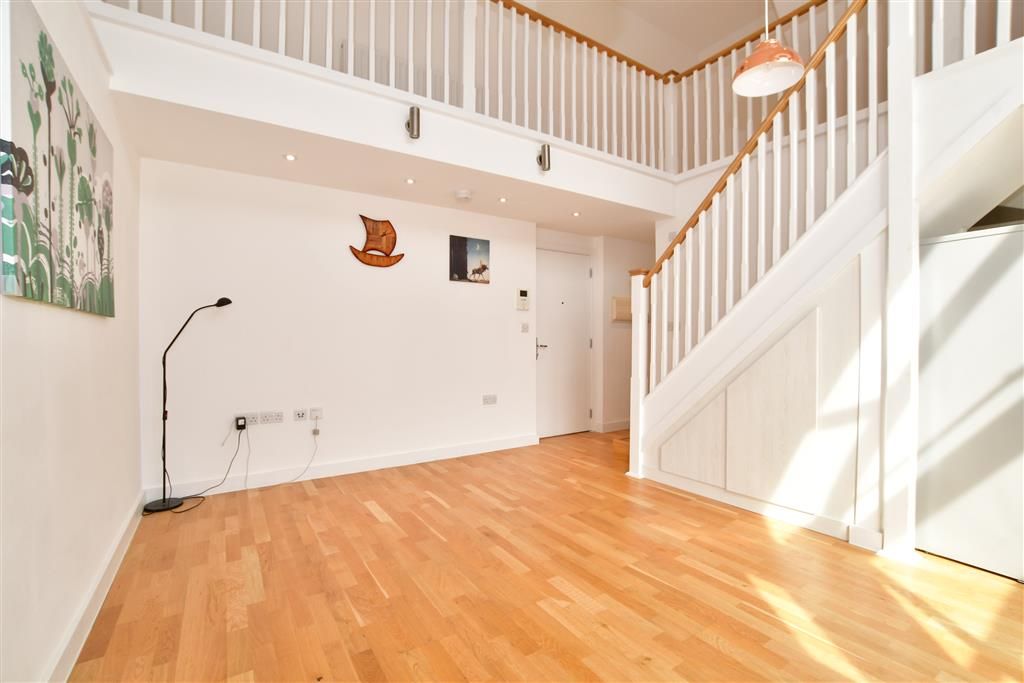 1 bed flat for sale in Whyteleafe Hill, Whyteleafe, Surrey CR3, £