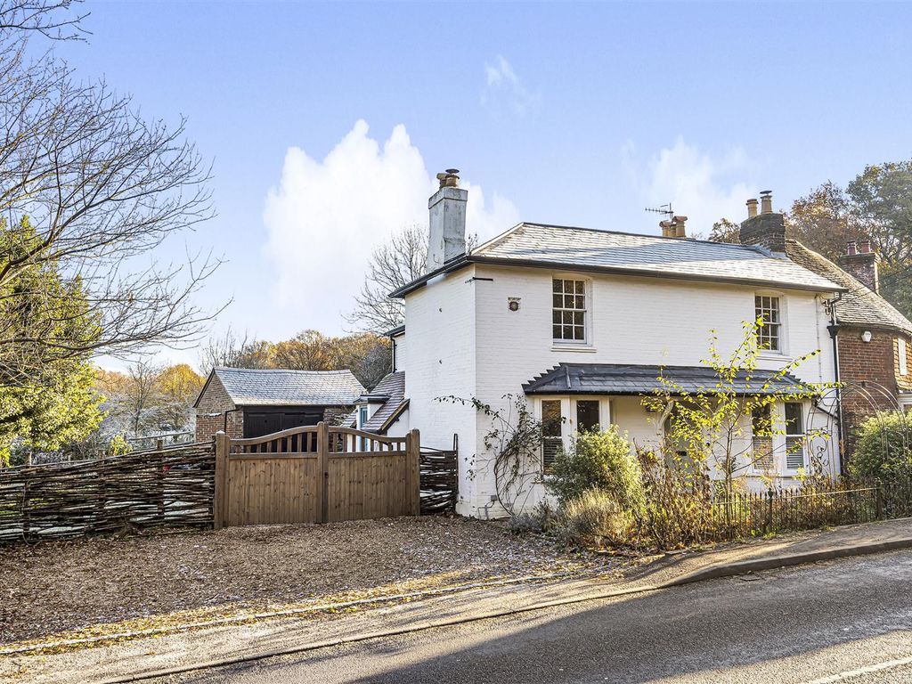 4 bed cottage for sale in Petworth Road, Chiddingfold, Godalming GU8