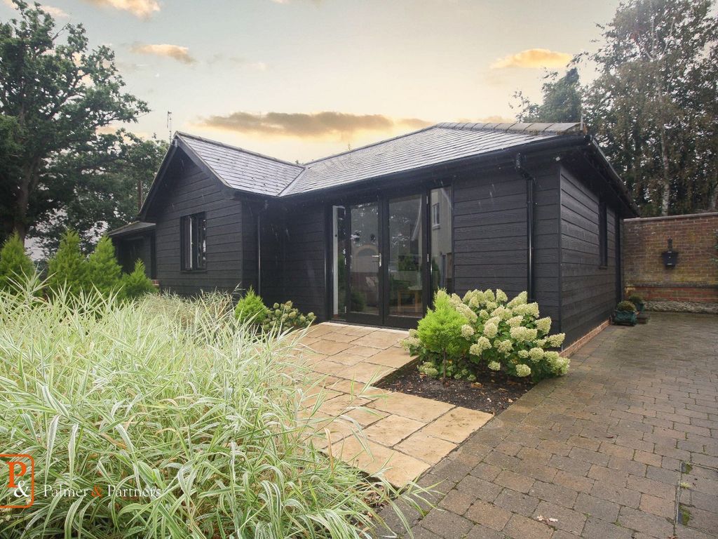 1 bed bungalow to rent in Chapel Road, Langham, Essex CO4 Zoopla