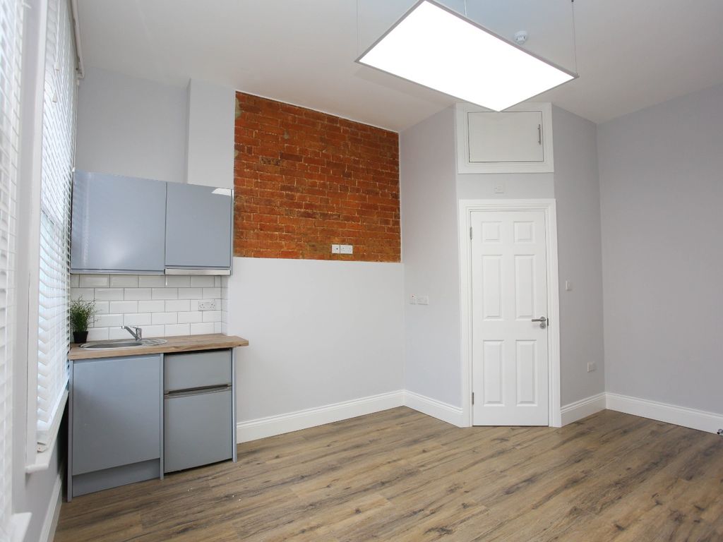Studio to rent in Suite 1, 33 King Street, Luton, Bedfordshire LU1, £ ...