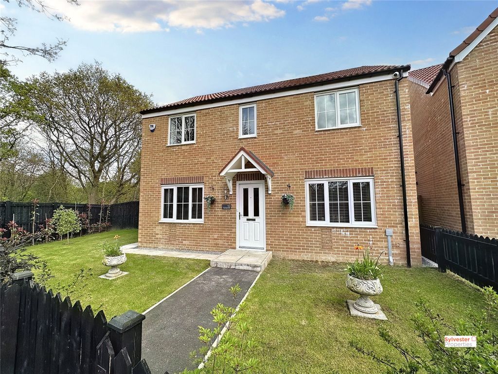 4 bed detached house for sale in Walk, The Middles, Stanley
