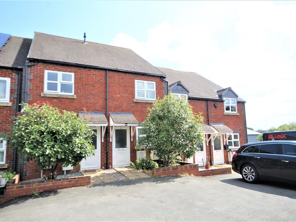 3 bed town house for sale in Burton Road, Castle Gresley, Swadlincote