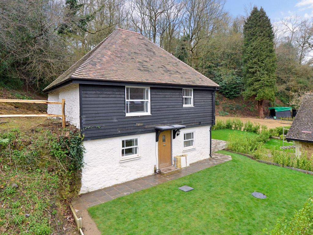 2 bed detached house to rent in Catteshall Lane, Godalming GU7 Zoopla