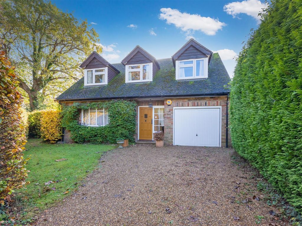 4 bed detached house for sale in Burchetts Green Lane, Burchetts Green