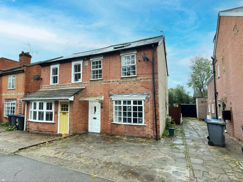 3 bed semidetached house to rent in St. Judes Road, Englefield Green