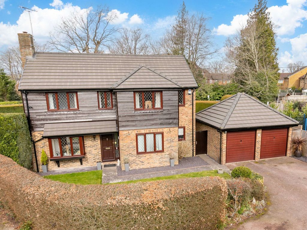 4 bed detached house for sale in Ashurst Drive, Crawley RH10 Zoopla