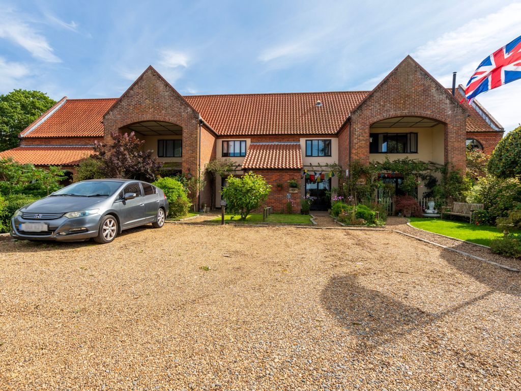 3 bed terraced house for sale in Wayford Road, Stalham, Norwich NR12, £