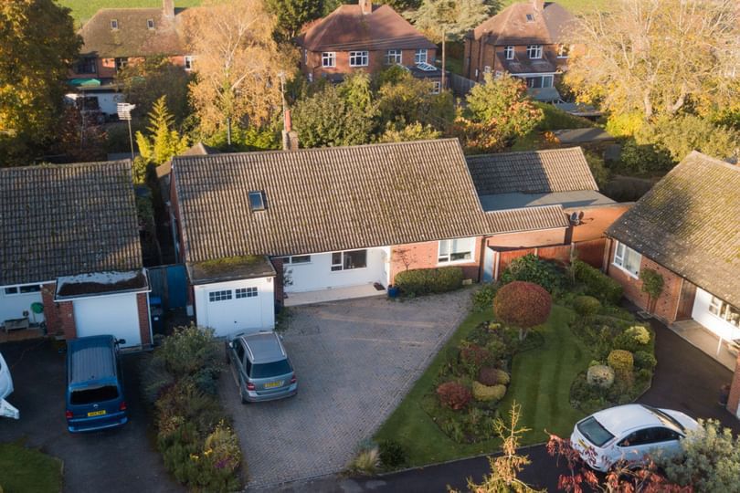 5 bed detached bungalow for sale in Poplar Close, Oversley Green