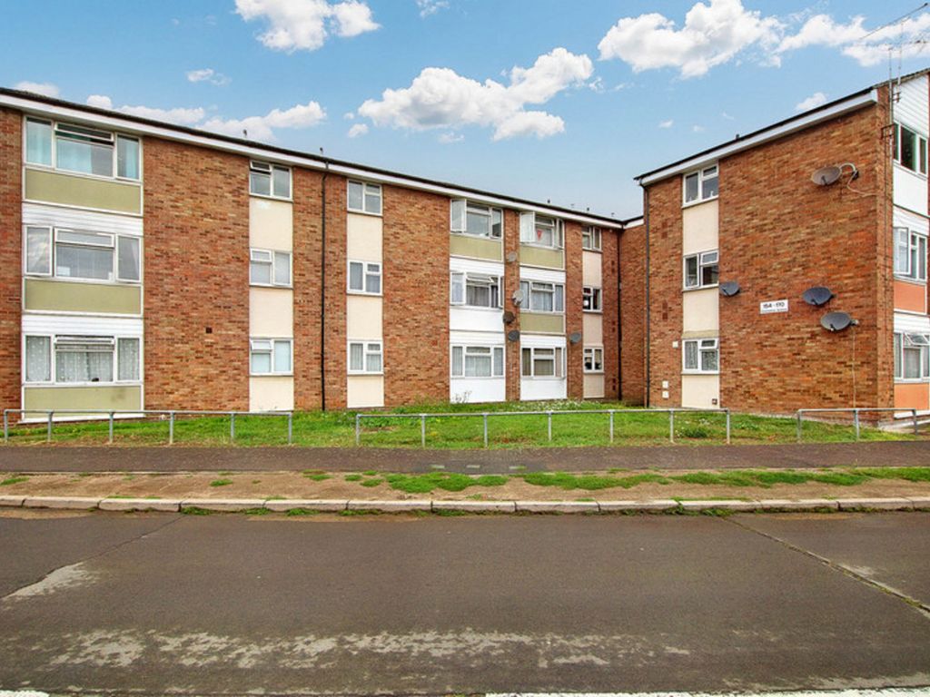 2 bed flat for sale in Coronation Avenue, East Tilbury RM18, £175,000