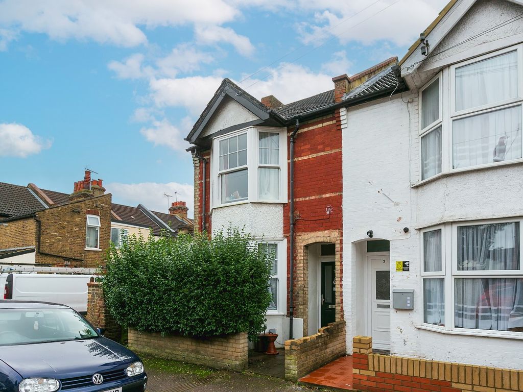 2 bed end terrace house for sale in Chester Road, Watford