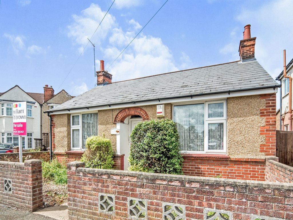 3 bed detached bungalow for sale in Harefield Avenue, Kempston, Bedford