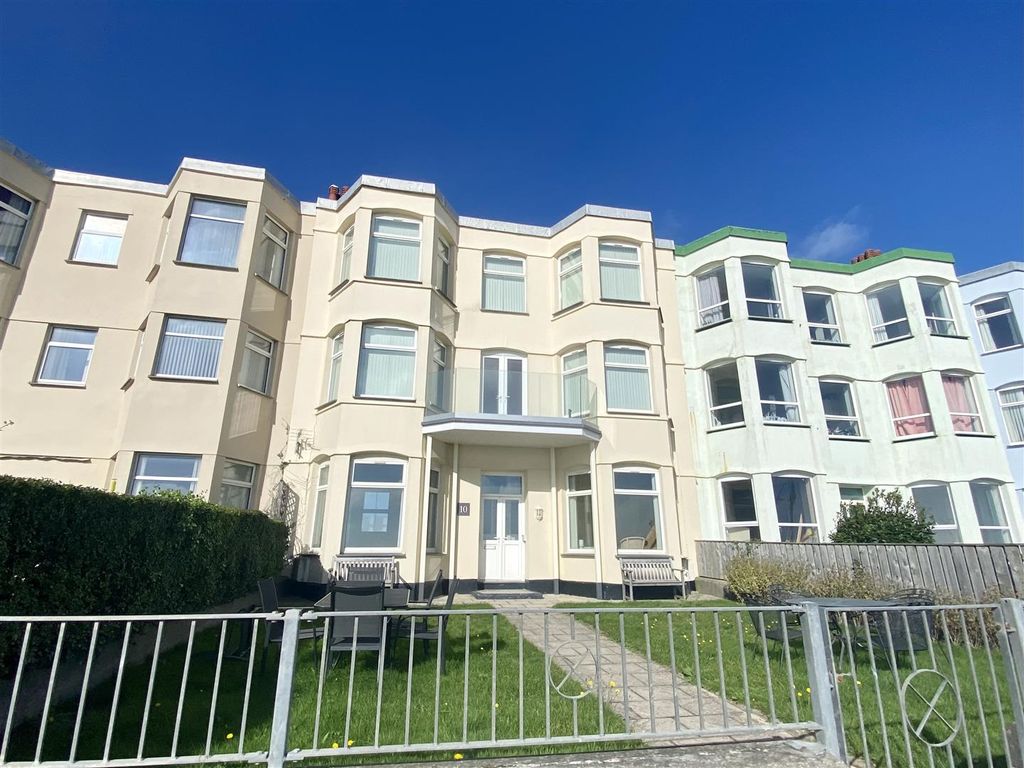 4 bed flat to rent in West End Parade, Pwllheli LL53, £800 pcm Zoopla