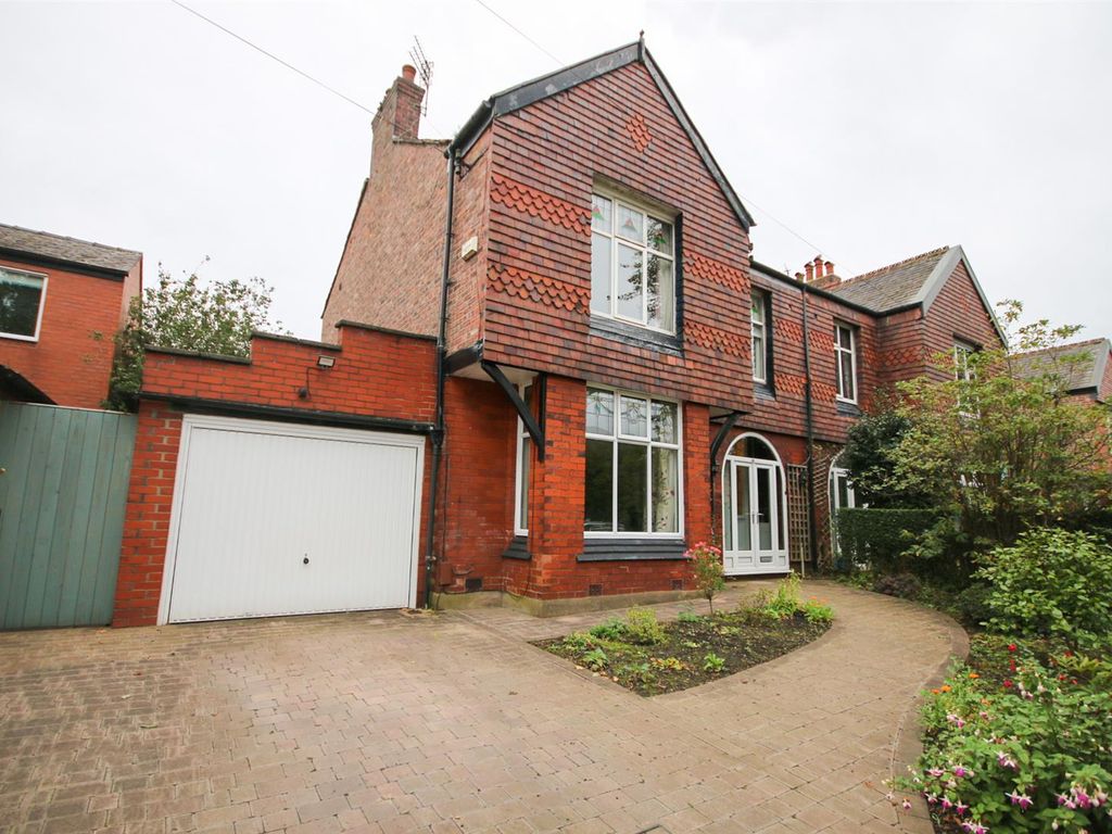 3 bed semidetached house for sale in Victoria Road, Salford M6, £
