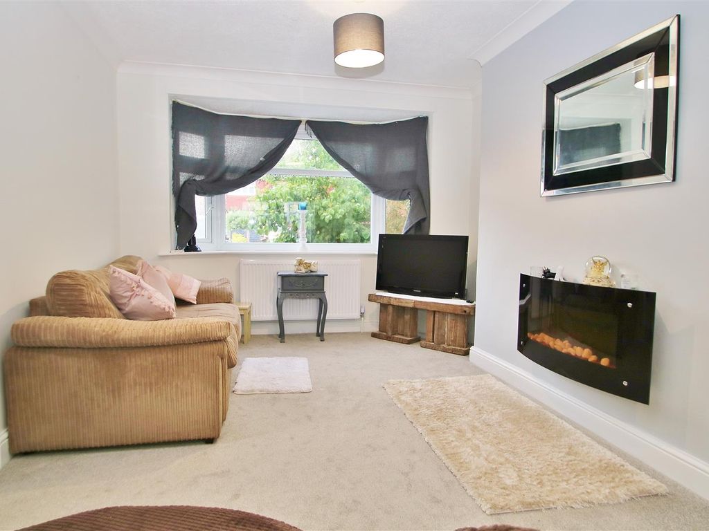 3 bed semidetached house for sale in Oakfield Gardens, Carshalton SM5