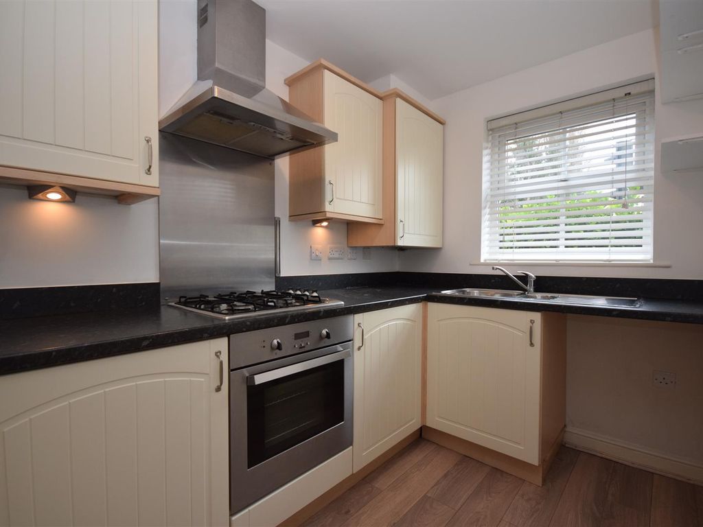 2 bed property to rent in The Orchards, Leyland PR26 Zoopla