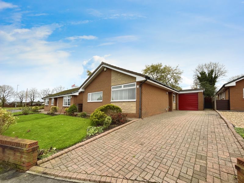 4 bed detached bungalow for sale in Ashington Drive, Lowercroft, Bury