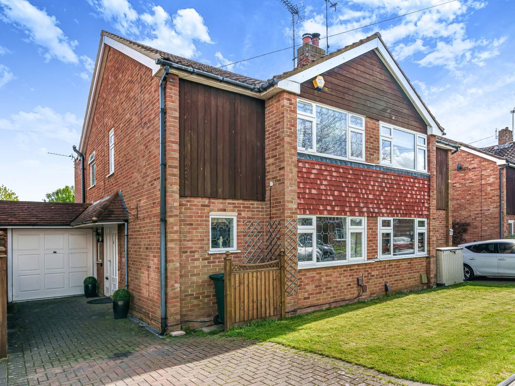 4 bed semidetached house for sale in Lower Sunbury, Surrey TW16 Zoopla