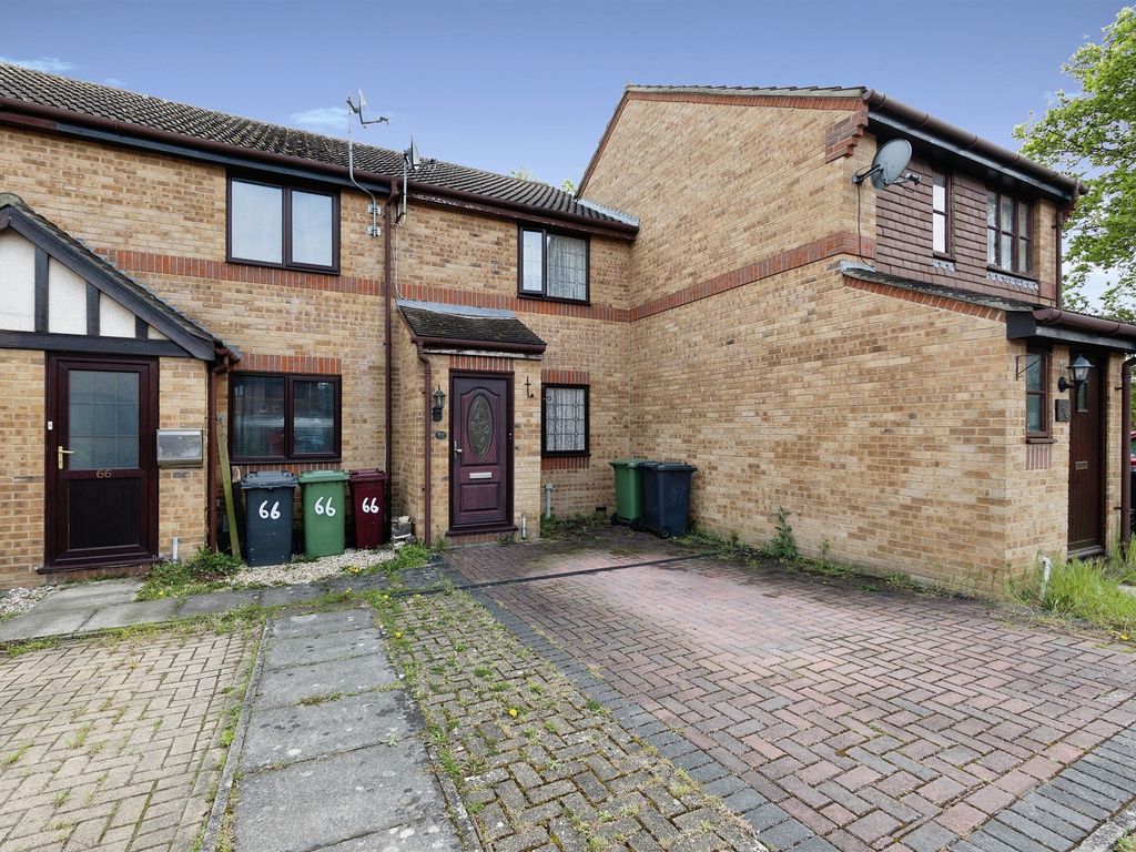 2 bed terraced house for sale in Southlands, Chineham, Basingstoke RG24