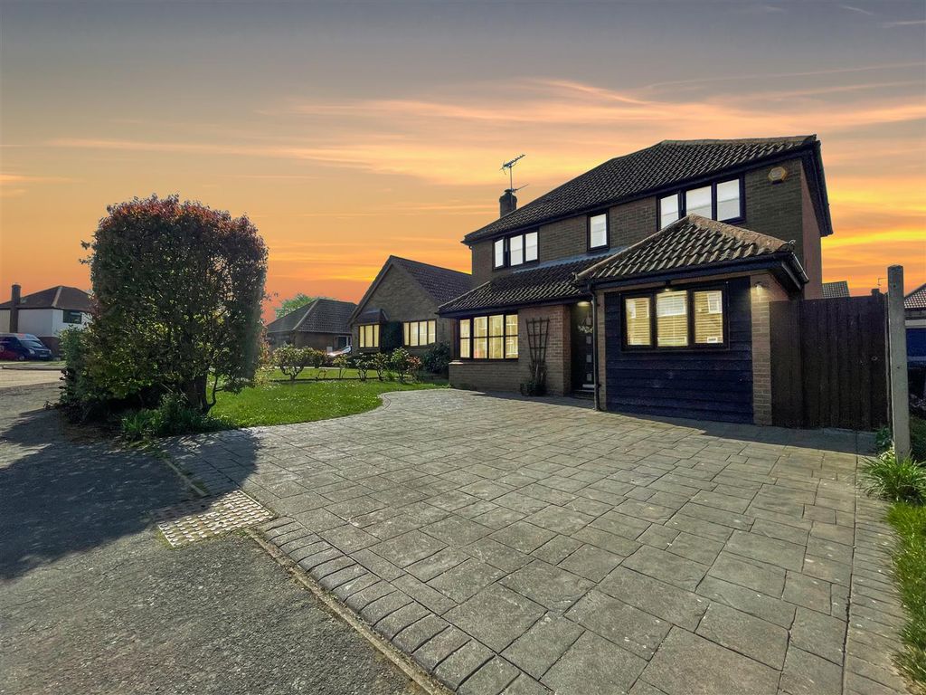 4 bed detached house for sale in Woodlands, Great Oakley, Harwich CO12