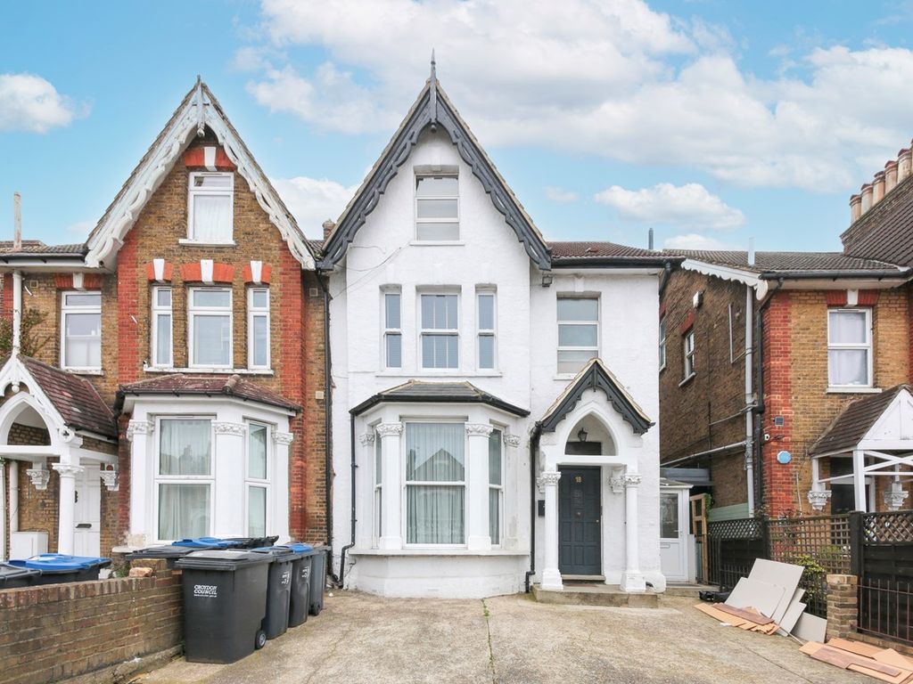 1 bed flat for sale in Parchmore Road, Thornton Heath CR7, £250,000