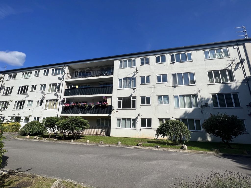 1 bed flat for sale in Rhodesia Court, Bawtry Road, Doncaster DN4, £