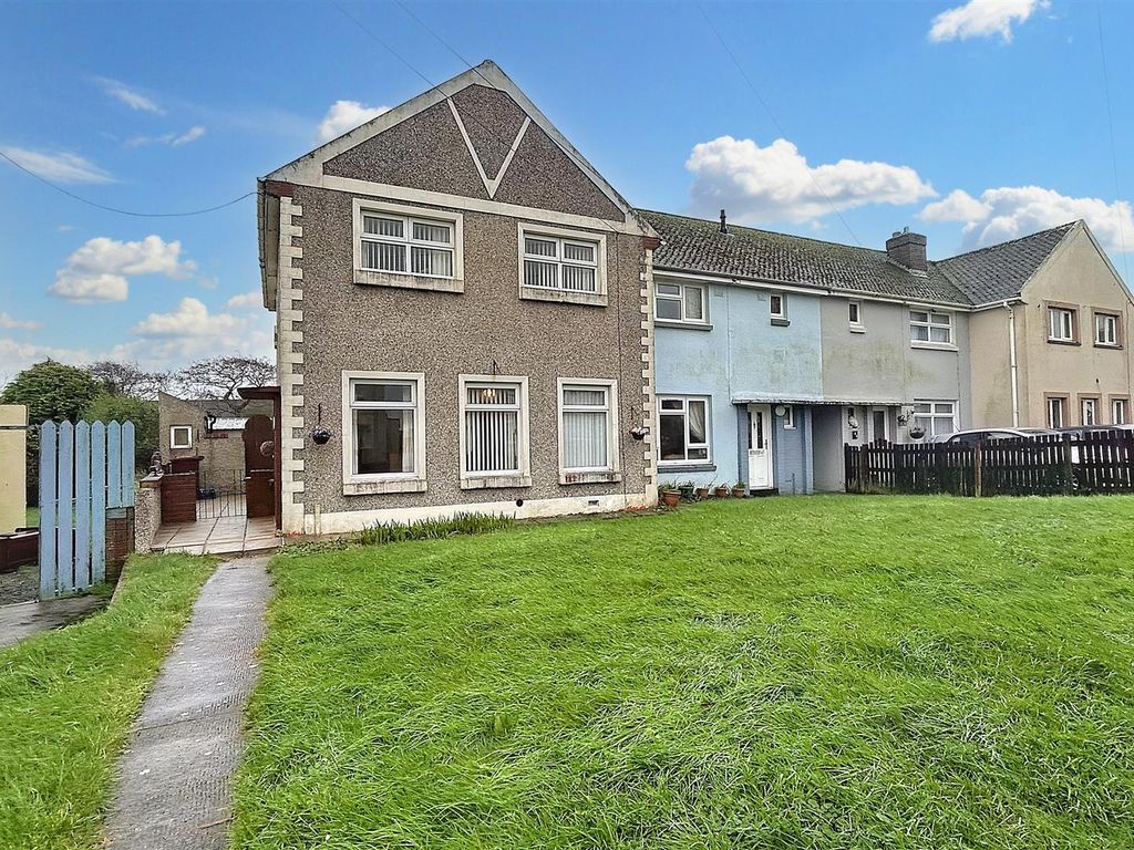 3 bed end terrace house for sale in Glebelands, Hakin, Milford Haven