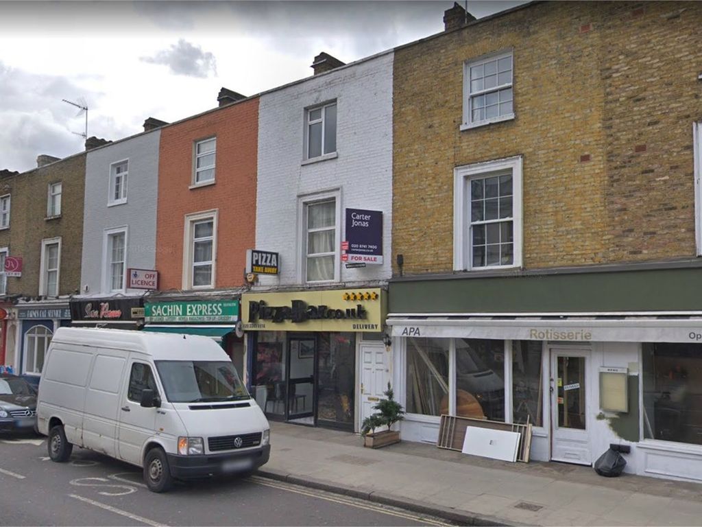 Castelnau, Hammersmith Bridge, London SW13