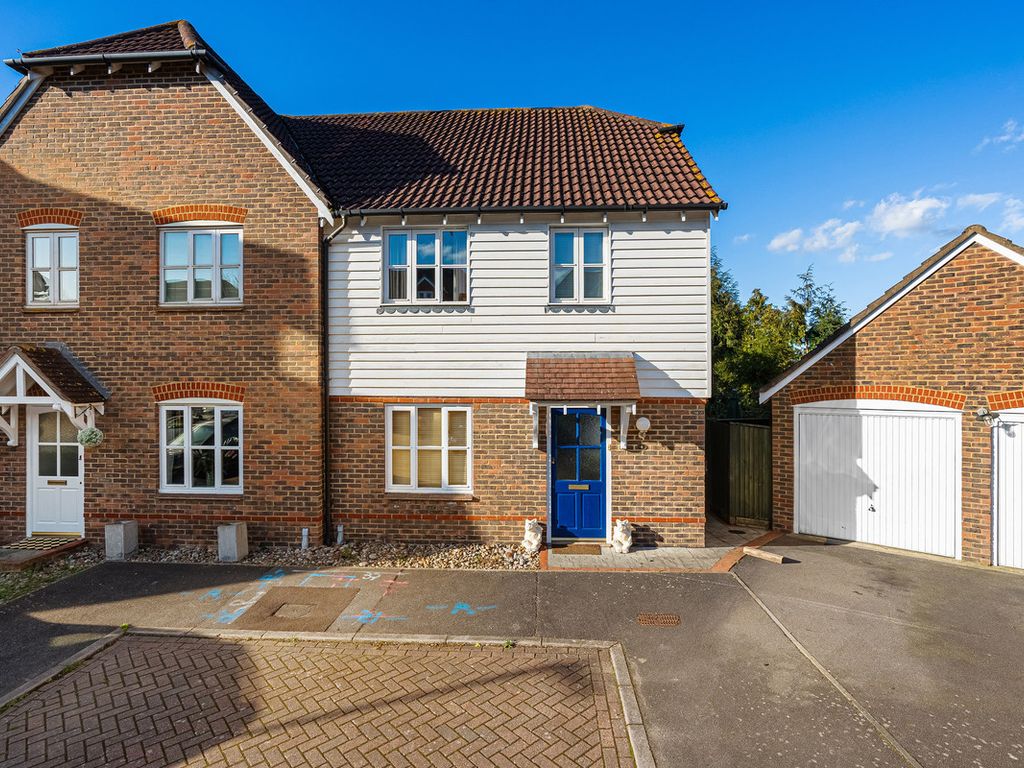 3 bed semidetached house for sale in Ailsa Mews, Rochester ME1, £