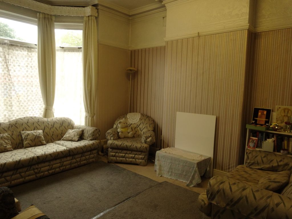 3 bed semidetached house to rent in Uppingham Road, Leicester LE5, £