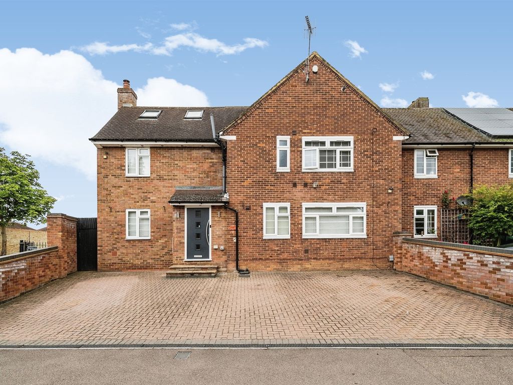 5 bed end terrace house for sale in Hollybush Lane, Welwyn Garden City