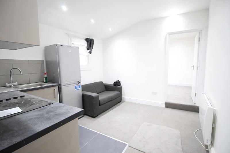 1 bed flat to rent in Leabridge Road, Leyton E10, £1,200 pcm Zoopla