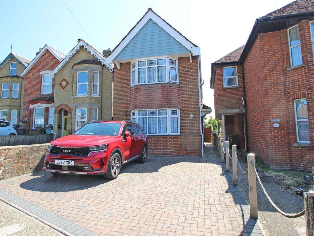 3 bed detached house for sale in York Avenue, East Cowes PO32 Zoopla