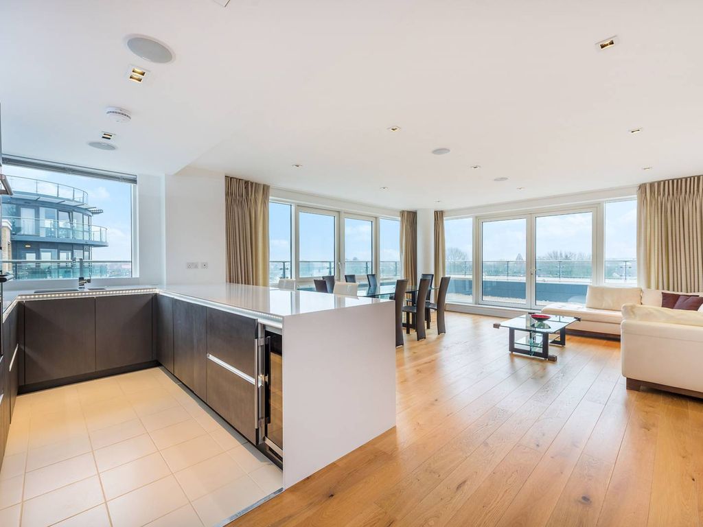 3 bed flat to rent in Kew Bridge Road, Kew Bridge, Brentford TW8, £4,500 pcm Zoopla
