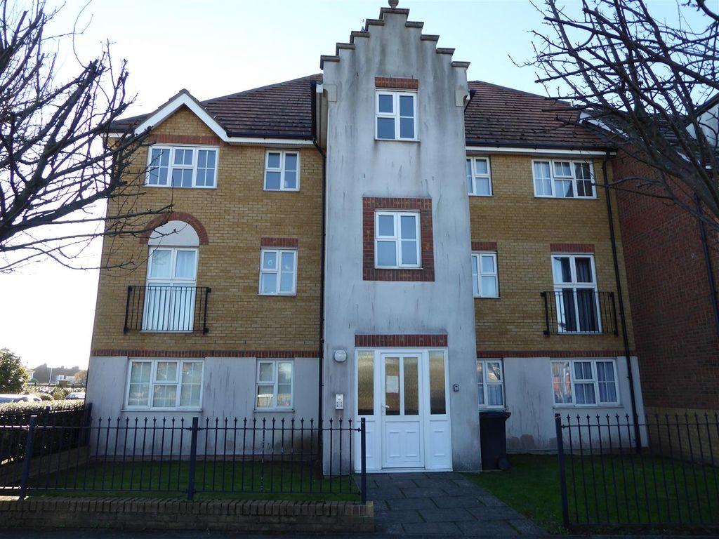 2 bed flat to rent in The Chase, Montefiore Avenue, Ramsgate CT11, £995
