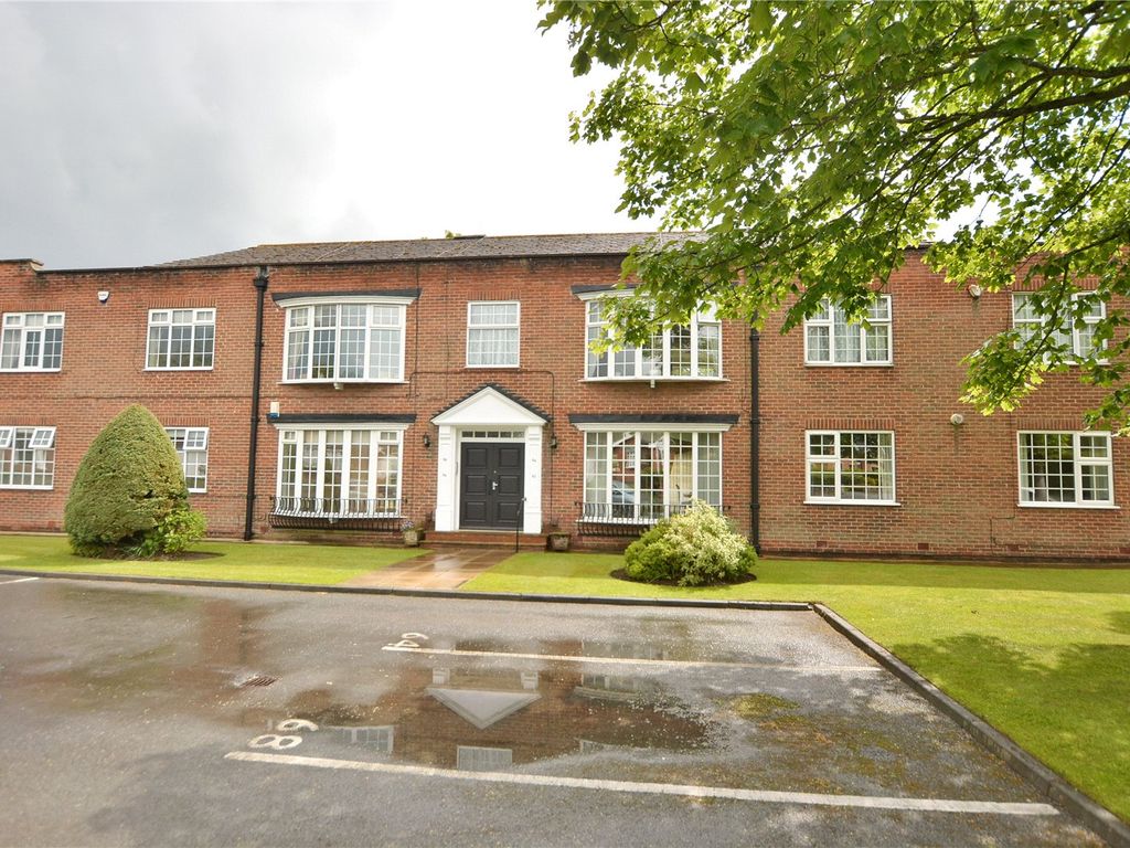 3 bed flat for sale in Sandmoor Lane, Alwoodley, Leeds, West Yorkshire
