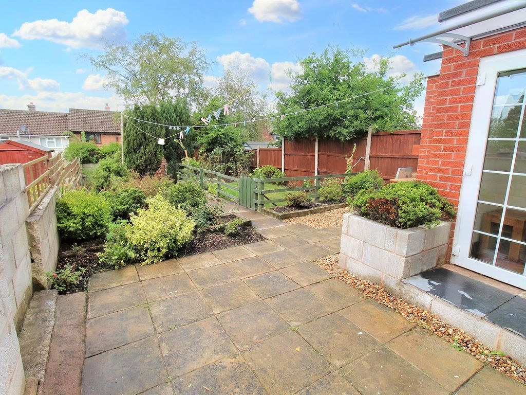 3 bed town house for sale in Crestway Road, Baddeley Edge, StokeOn