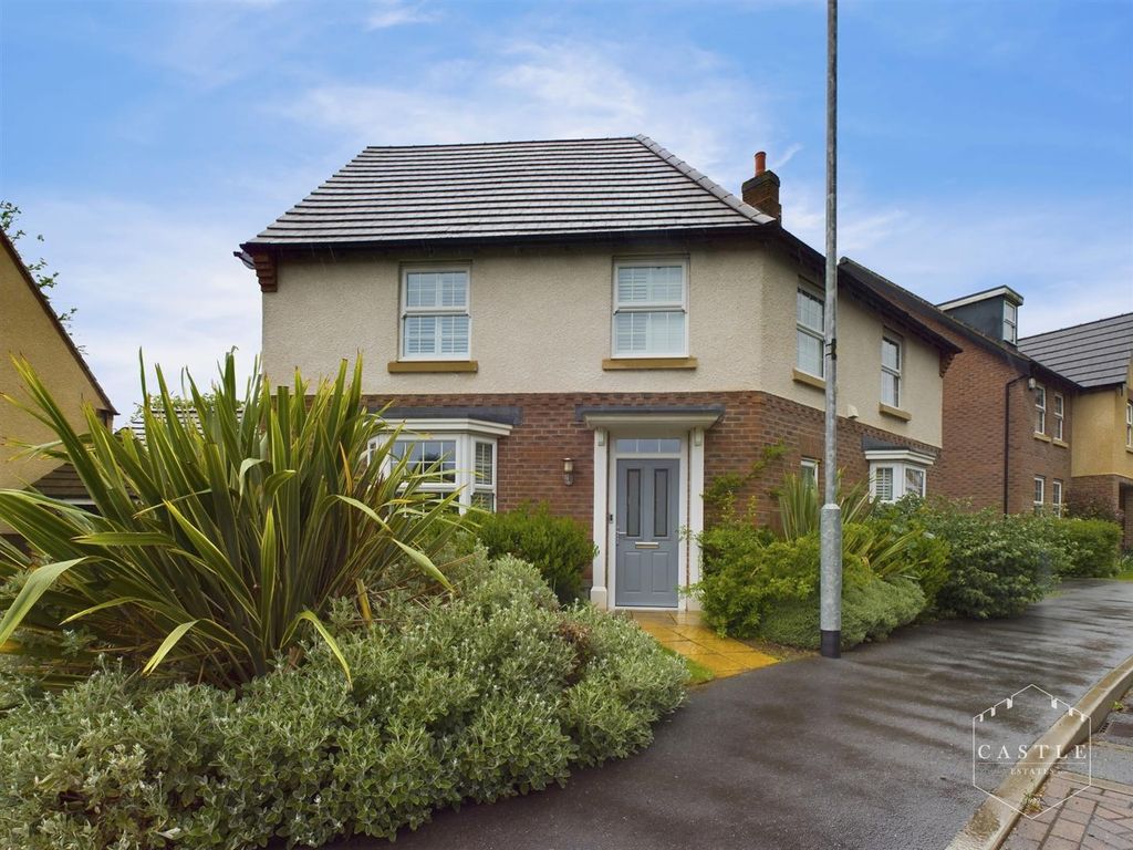 4 bed detached house for sale in Kensington Avenue, Burbage, Hinckley