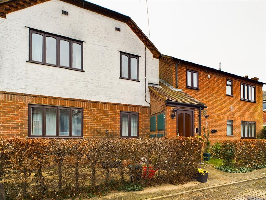 1 bed flat for sale in Greenways, Meadow Lane, Pangbourne RG8 Zoopla