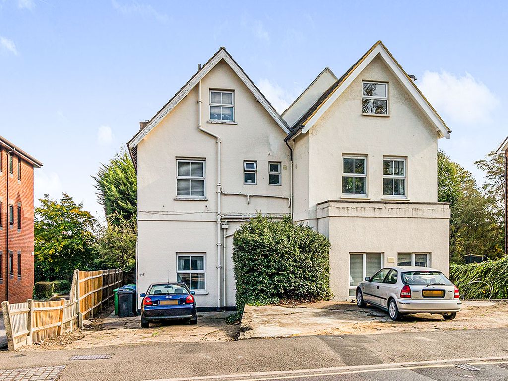 Studio to rent in 25 Hook Road, Surbiton, Surrey KT6 Zoopla