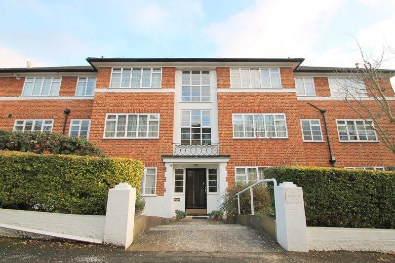 3 bed flat to rent in Kingsthorpe Court, Raymond Road, Wimbledon SW19