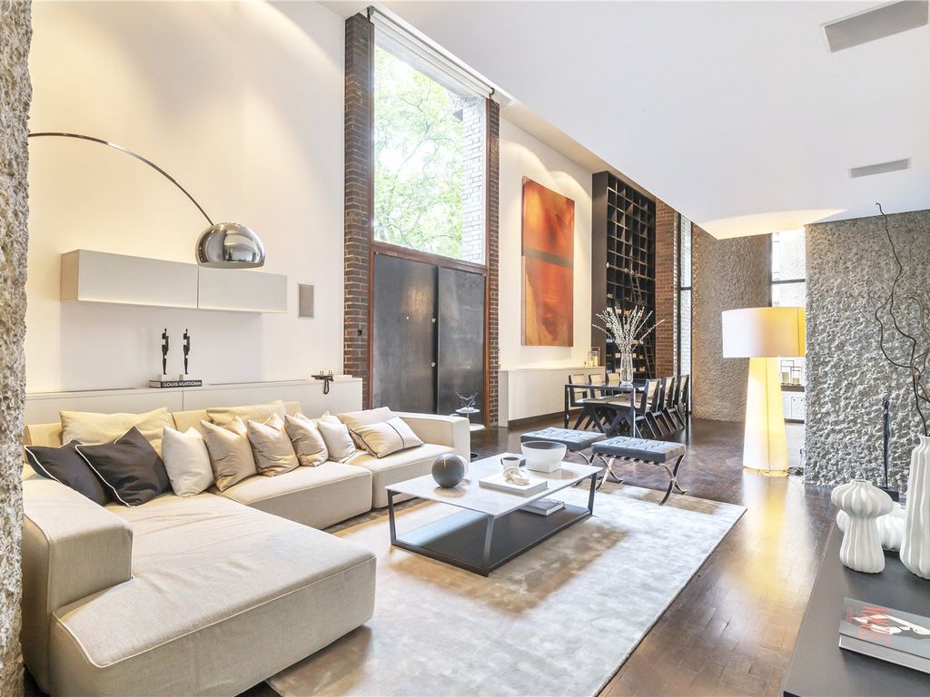 Aldersgate Street, London, Barbican EC1A  