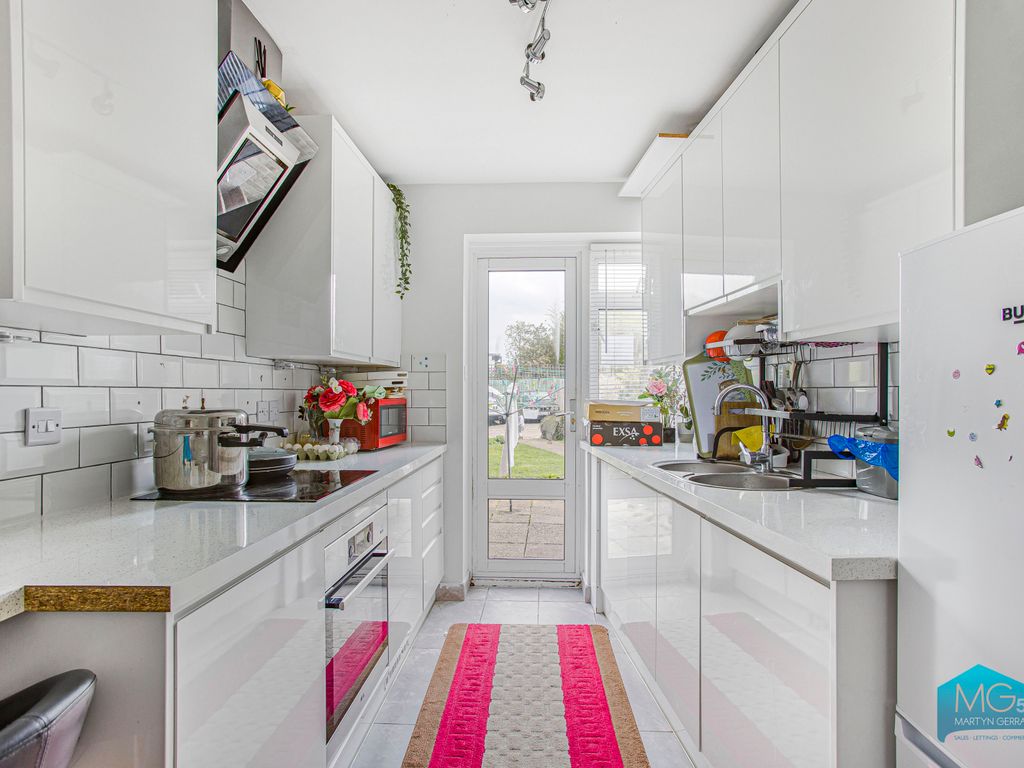 2 bed flat to rent in Willenhall Court, Great North Road, New