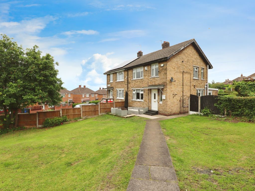 3 bed semidetached house for sale in Lilac Crescent, Doncaster DN12, £